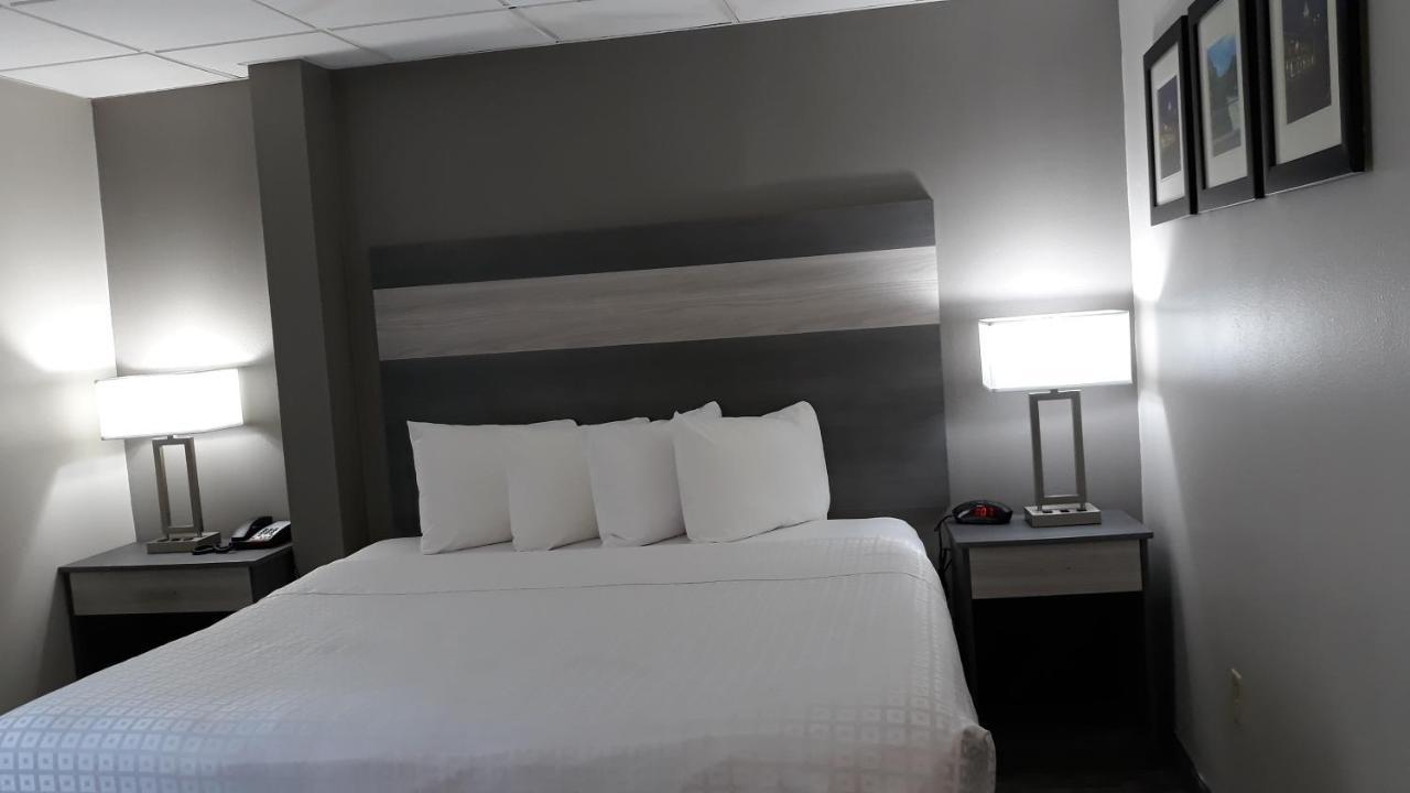 Baymont By Wyndham Lafayette - Purdue University Экстерьер фото