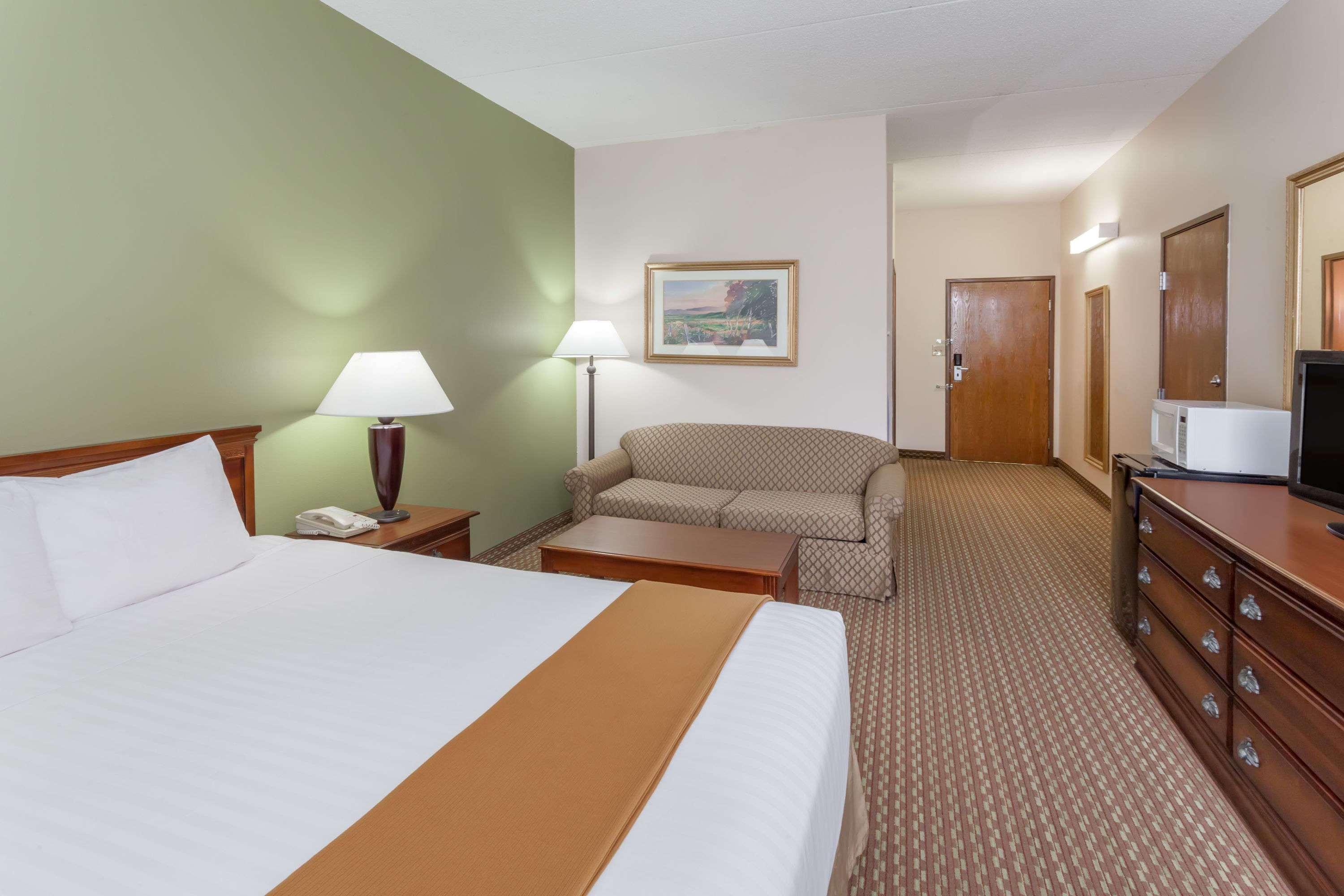 Baymont By Wyndham Lafayette - Purdue University Экстерьер фото