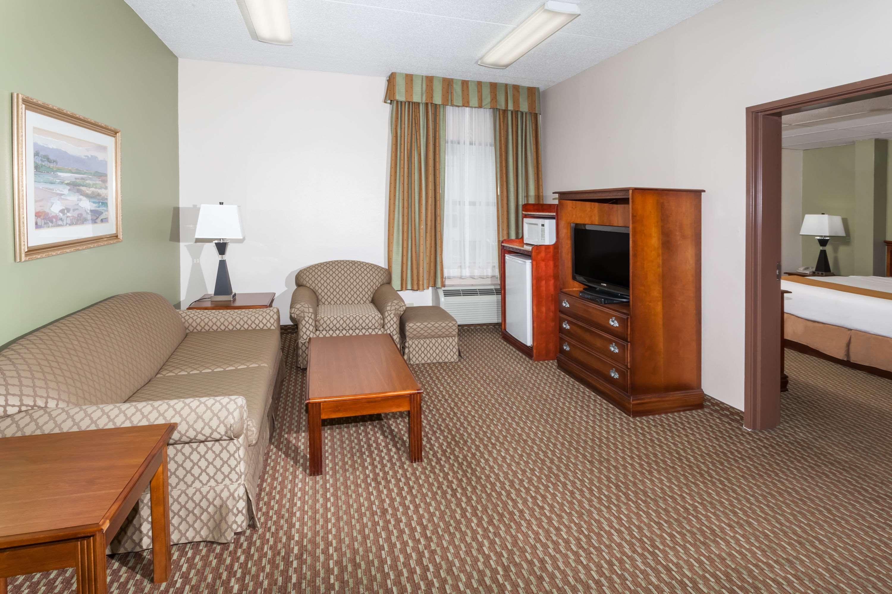 Baymont By Wyndham Lafayette - Purdue University Экстерьер фото