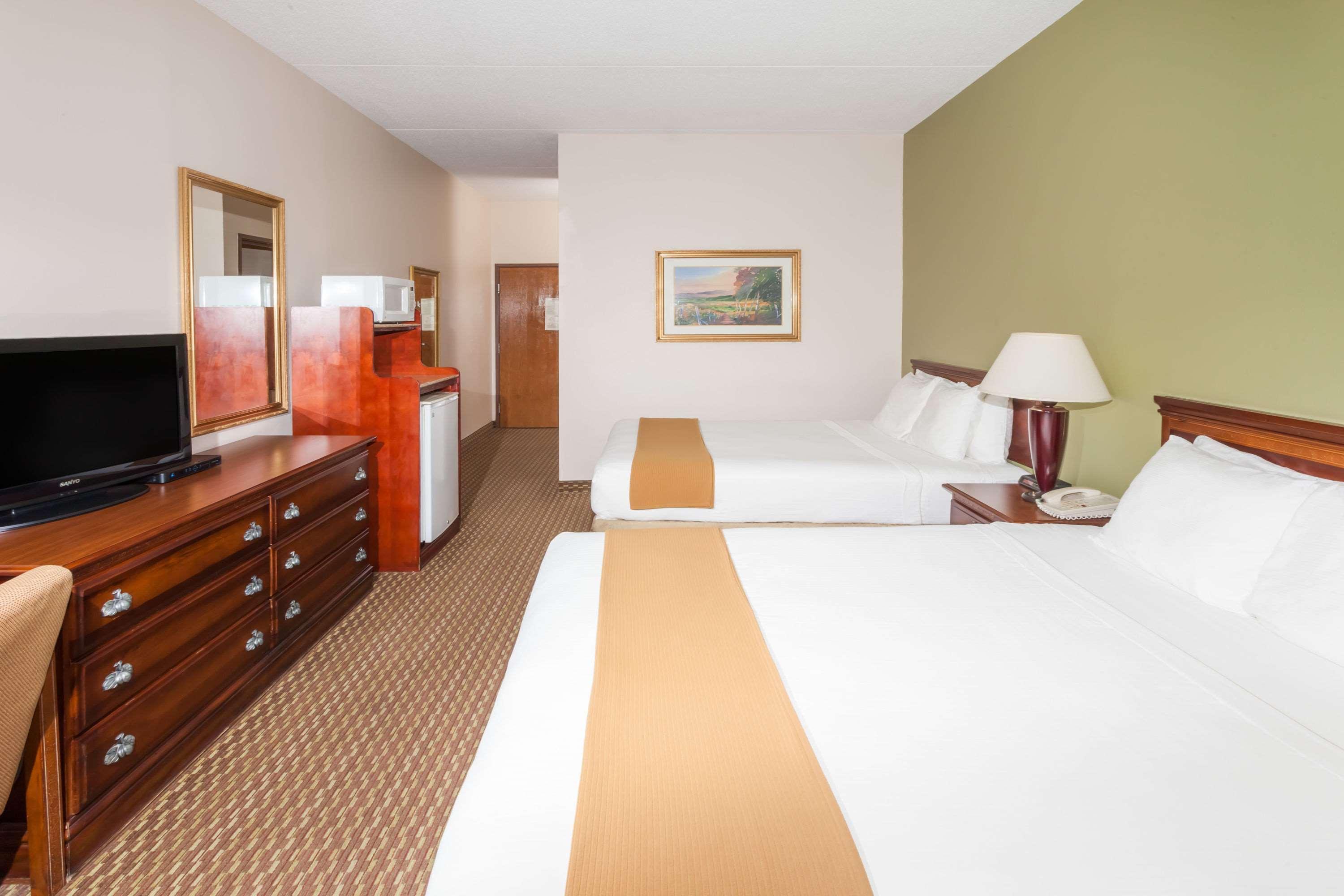 Baymont By Wyndham Lafayette - Purdue University Экстерьер фото