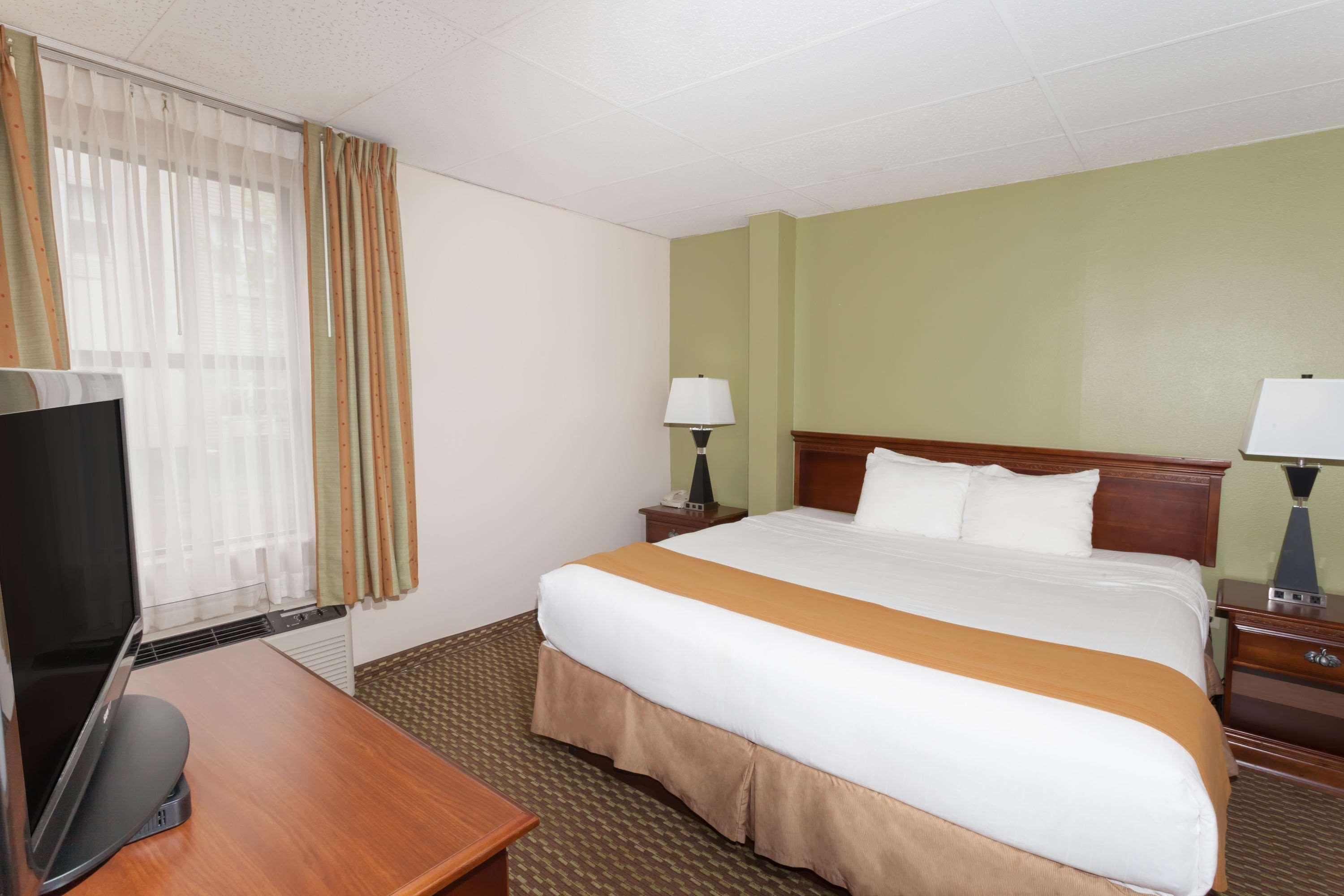 Baymont By Wyndham Lafayette - Purdue University Экстерьер фото