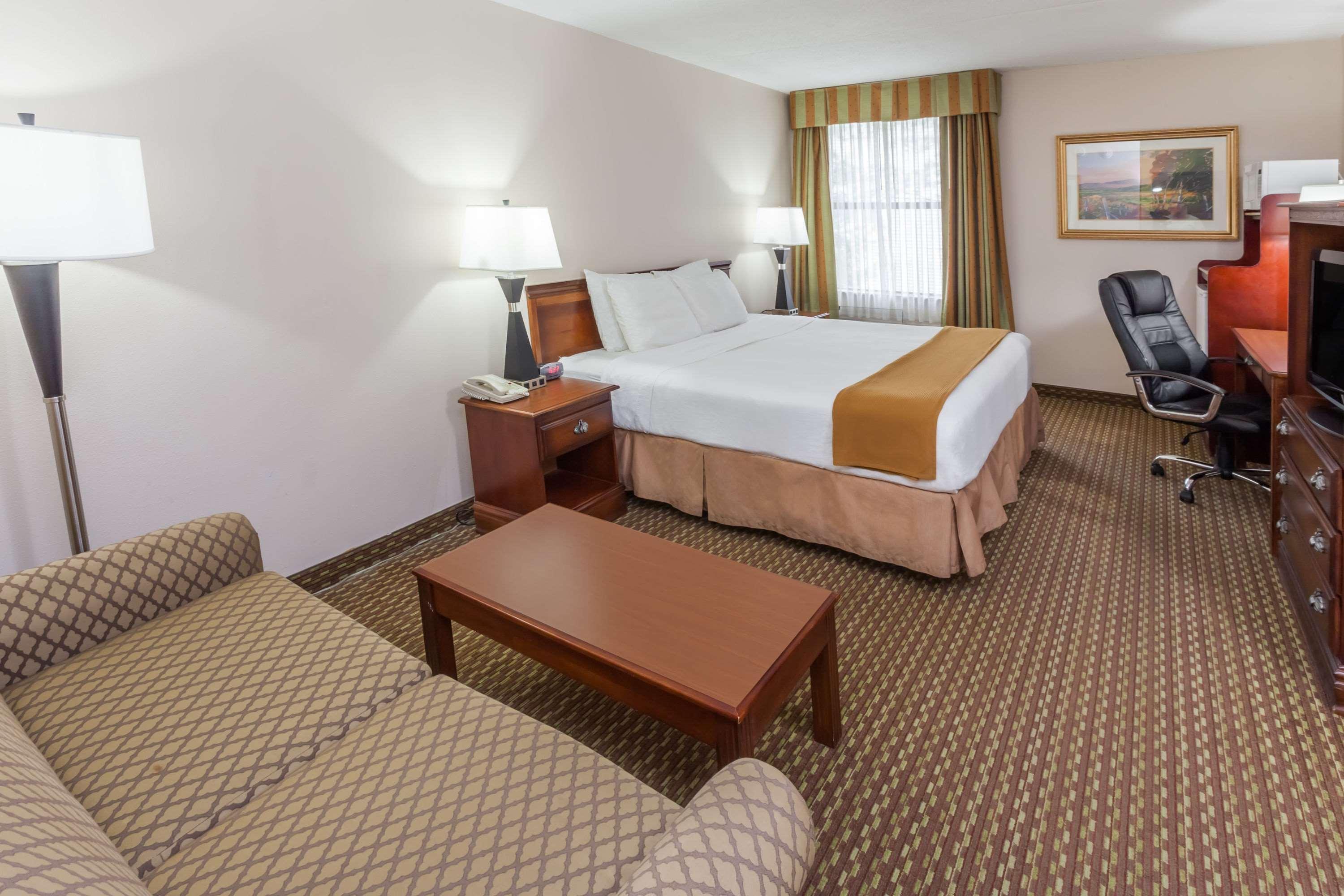 Baymont By Wyndham Lafayette - Purdue University Экстерьер фото